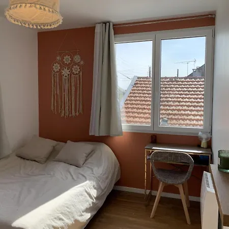 Superbe Logement 6 Chambres Doubles Neuf - Proche Centre Ville *