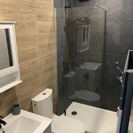 Superbe Logement 6 Chambres Doubles Neuf - Proche Centre Ville Apartment *